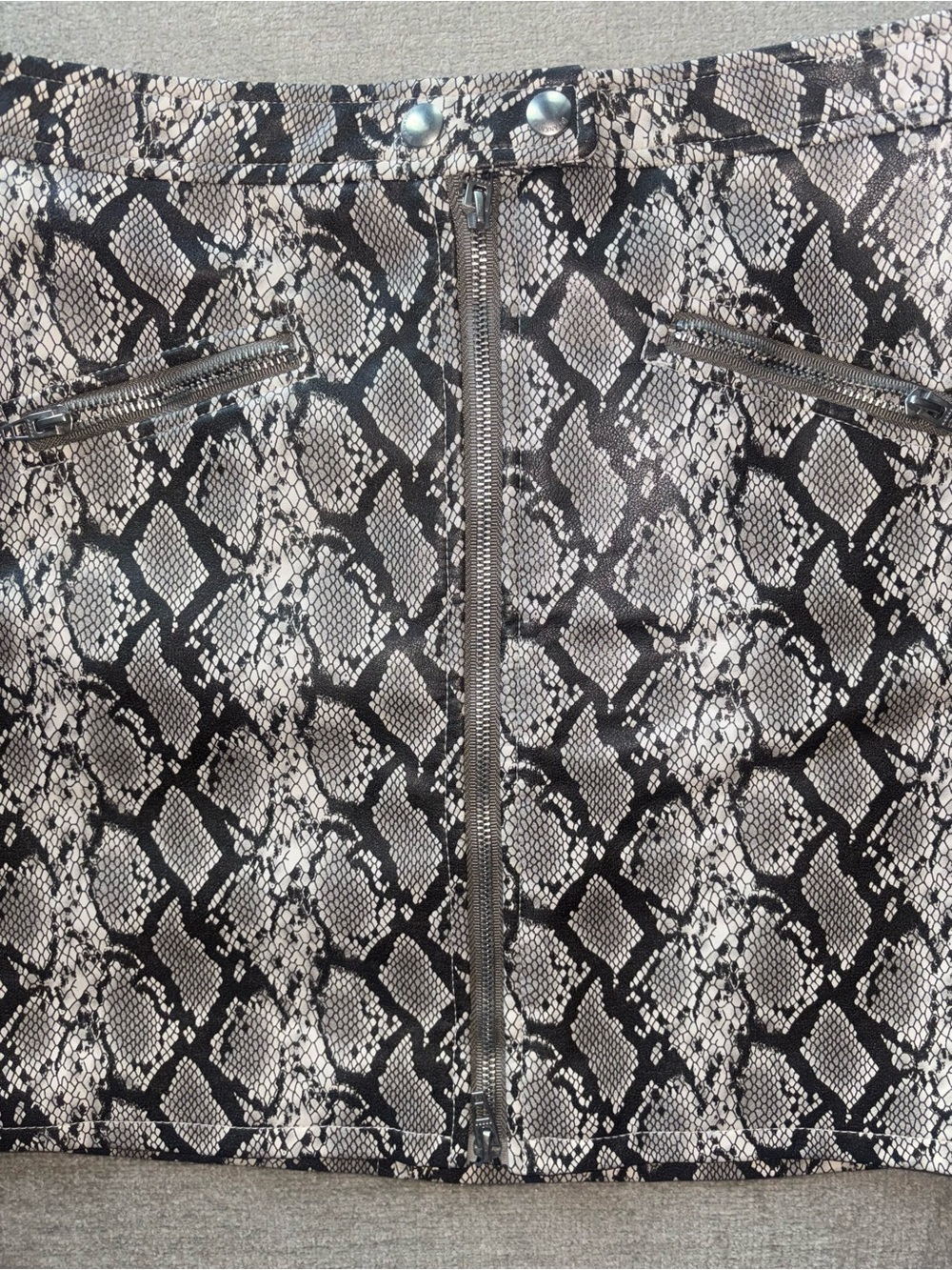 BLANKNYC Snake Print Faux Leather Mini Skirt Size 27 | Y2K Zip Front - Picture 2 of 4